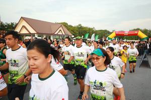 BIB: 
                            <button type="button" onclick="openModal(3530734)" class="btn btn-primary btn-sm float-right btn-popup" data-toggle="modal" data-target=".modal-high-quality">
                        <i class="fas fa-shopping-cart"></i> Add to Cart
                    </button>
                                            <button type="button" onclick="isThisMe(3530734, true)" class="btn btn-success btn-sm float-right btn-popup btn-isme hidden" data-toggle="tooltip" data-placement="bottom" title="นี่คือรูปของคุณใช่ไหม คลิกที่นี่เพื่อเอาเข้าอัลบั้ม">
                        <i class="fas fa-plus"></i> Add to album
                    </button>
                    <button type="button" onclick="isThisMe(3530734, false)" class="btn btn-warning btn-sm float-right btn-popup btn-isnotme hidden">
                        <i class="fas fa-ban"></i> Remove from album
                    </button>